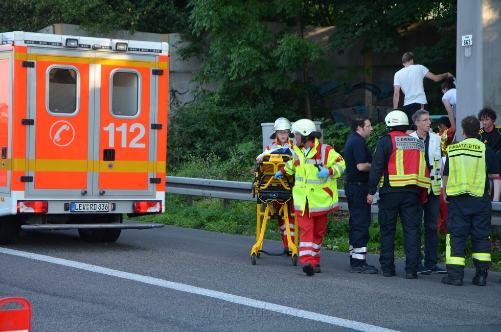 Einsatz BF Koeln Klimaanlage Reisebus defekt A 3 Rich Koeln hoehe Leverkusen P051.JPG